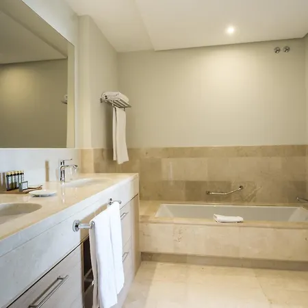 Direct Transfer Gold Beach, 3 Bdr Suite, Sea Views * 吉亚德索拉